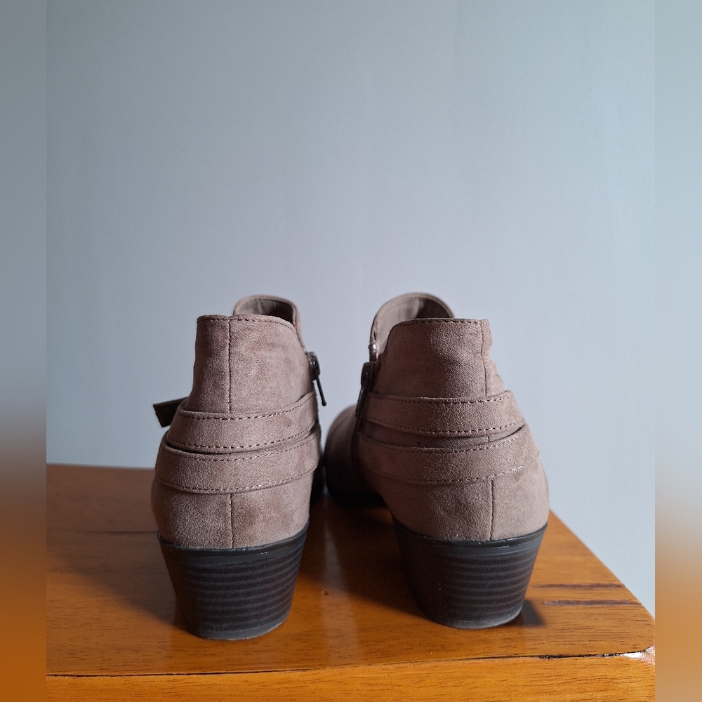 ST. JOHNS BAY Casual Ankle Boots Booties Womens Size 8M - Picture 3 of 11
